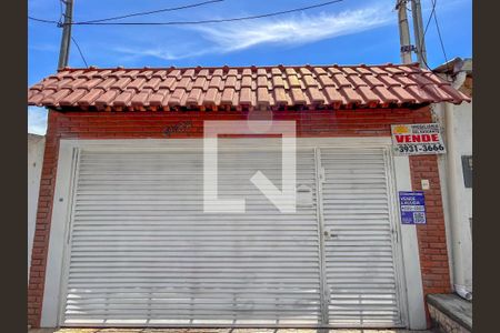 Casa à venda com 296m², 2 quartos e 2 vagasFachada