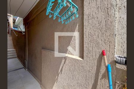 Casa à venda com 296m², 2 quartos e 2 vagasCorredor externo