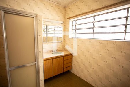 Casa à venda com 300m², 4 quartos e 5 vagasBanheiro do Quarto 1