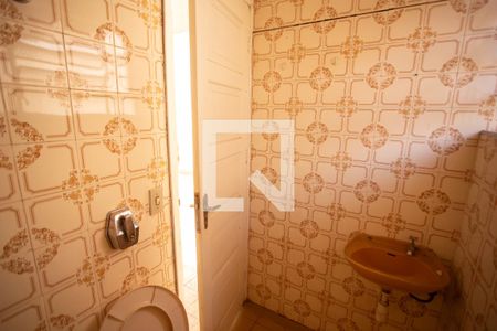 Casa à venda com 300m², 4 quartos e 5 vagasBanheiro de Serviço