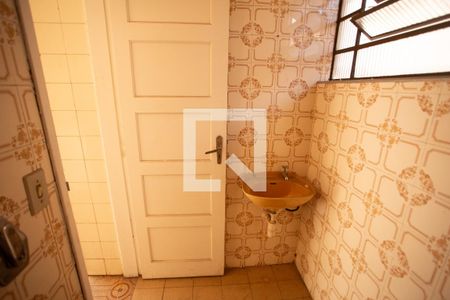 Casa à venda com 300m², 4 quartos e 5 vagasBanheiro de Serviço