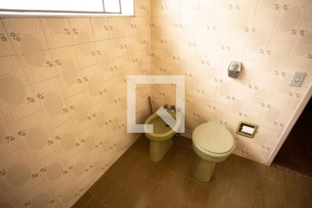 Casa à venda com 300m², 4 quartos e 5 vagasBanheiro do Quarto 1