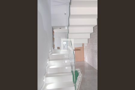 Apartamento à venda com 130m², 3 quartos e 2 vagas Apartamento à venda com 130m², 3 quartos e 2 vagasEscada