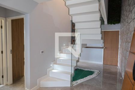 Apartamento à venda com 130m², 3 quartos e 2 vagas Apartamento à venda com 130m², 3 quartos e 2 vagasEscada