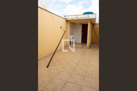 Casa à venda com 180m², 3 quartos e 4 vagas Casa à venda com 180m², 3 quartos e 4 vagasÁREA EXTERNA FUNDOS