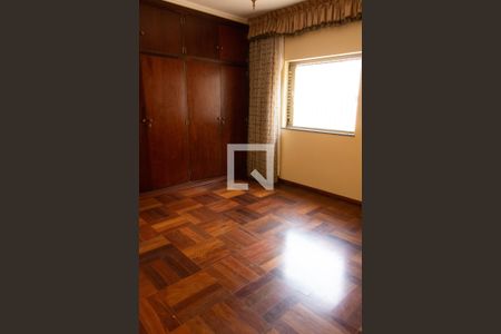 Casa à venda com 180m², 3 quartos e 4 vagas Casa à venda com 180m², 3 quartos e 4 vagasSUITE