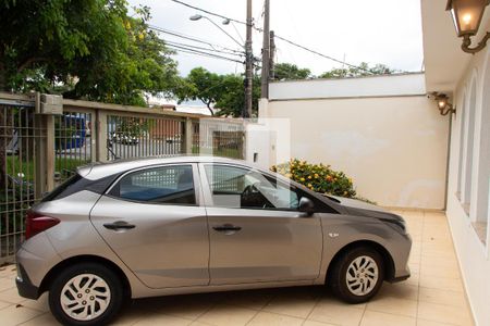 Casa à venda com 180m², 3 quartos e 4 vagas Casa à venda com 180m², 3 quartos e 4 vagasÁREA EXTERNA FRENTE