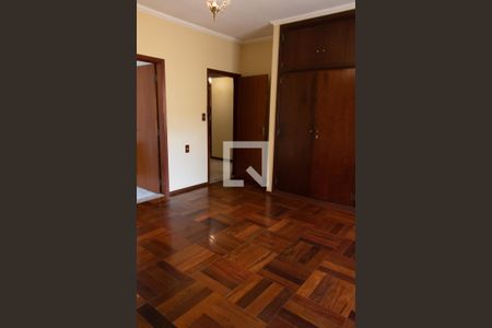 Casa à venda com 180m², 3 quartos e 4 vagas Casa à venda com 180m², 3 quartos e 4 vagasSUITE