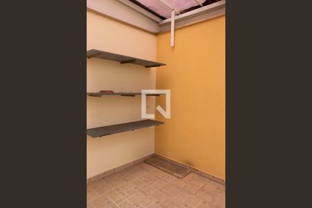 Casa à venda com 180m², 3 quartos e 4 vagas Casa à venda com 180m², 3 quartos e 4 vagasÁREA EXTERNA FUNDOS