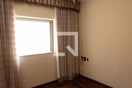 Casa à venda com 180m², 3 quartos e 4 vagas Casa à venda com 180m², 3 quartos e 4 vagasQUARTO 3