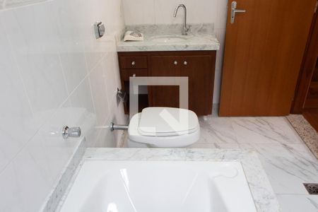 Casa à venda com 180m², 3 quartos e 4 vagas Casa à venda com 180m², 3 quartos e 4 vagasBANHEIRO DA SUITE