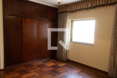 Casa à venda com 180m², 3 quartos e 4 vagas Casa à venda com 180m², 3 quartos e 4 vagasSUITE