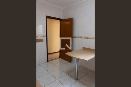Casa à venda com 180m², 3 quartos e 4 vagas Casa à venda com 180m², 3 quartos e 4 vagasCOZINHA