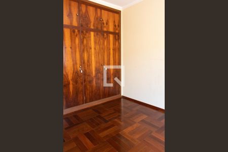 Casa à venda com 180m², 3 quartos e 4 vagas Casa à venda com 180m², 3 quartos e 4 vagasQUARTO 3