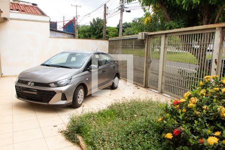 Casa à venda com 180m², 3 quartos e 4 vagas Casa à venda com 180m², 3 quartos e 4 vagasÁREA EXTERNA FRENTE