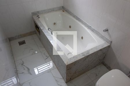 Casa à venda com 180m², 3 quartos e 4 vagas Casa à venda com 180m², 3 quartos e 4 vagasBANHEIRO DA SUITE