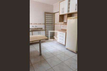 Casa à venda com 180m², 3 quartos e 4 vagas Casa à venda com 180m², 3 quartos e 4 vagasCOZINHA