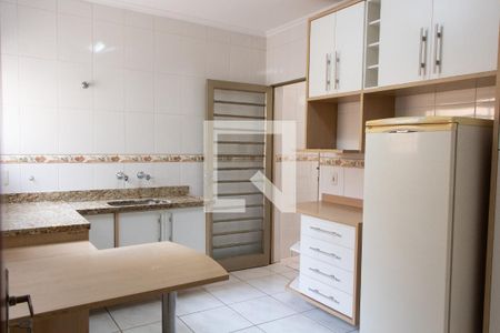 Casa à venda com 180m², 3 quartos e 4 vagas Casa à venda com 180m², 3 quartos e 4 vagasCOZINHA