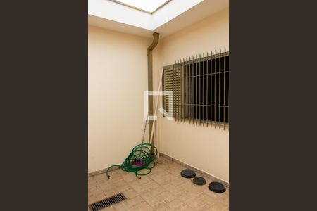 Casa à venda com 180m², 3 quartos e 4 vagas Casa à venda com 180m², 3 quartos e 4 vagasÁREA EXTERNA LATERAL