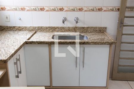 Casa à venda com 180m², 3 quartos e 4 vagas Casa à venda com 180m², 3 quartos e 4 vagasCOZINHA