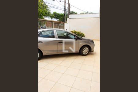 Casa à venda com 180m², 3 quartos e 4 vagas Casa à venda com 180m², 3 quartos e 4 vagasÁREA EXTERNA FRENTE