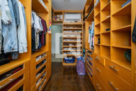 Casa de condomínio à venda com 240m², 3 quartos e 3 vagas Casa de condomínio à venda com 240m², 3 quartos e 3 vagasQuarto 2