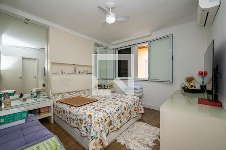 Suíte de casa de condomínio à venda com 3 quartos, 240m² em Vila Fachini, São Paulo