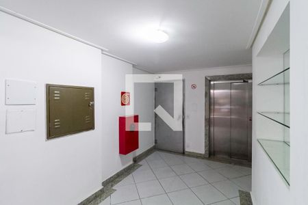Apartamento à venda com 51m², 2 quartos e 2 vagasHall social