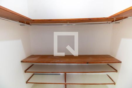 Casa à venda com 150m², 3 quartos e 4 vagas Casa à venda com 150m², 3 quartos e 4 vagasCloset da suíte