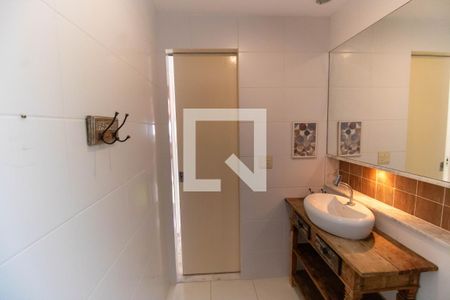 Casa à venda com 150m², 3 quartos e 4 vagas Casa à venda com 150m², 3 quartos e 4 vagasBanheiro Social