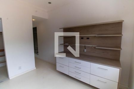 Casa à venda com 150m², 3 quartos e 4 vagas Casa à venda com 150m², 3 quartos e 4 vagasSuíte