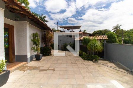 Casa à venda com 150m², 3 quartos e 4 vagas Casa à venda com 150m², 3 quartos e 4 vagasÁrea externa
