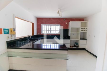 Casa à venda com 150m², 3 quartos e 4 vagas Casa à venda com 150m², 3 quartos e 4 vagasCozinha