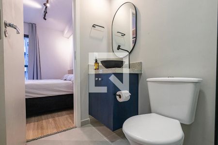 Banheiro de kitnet/studio à venda com 1 quarto, 25m² em Pinheiros, São Paulo