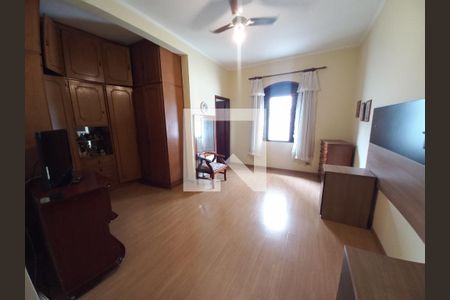 Casa para alugar com 244m², 3 quartos e 3 vagasSuíte