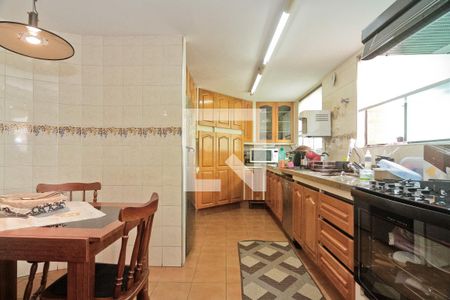 Casa à venda com 441m², 4 quartos e 8 vagasCozinha