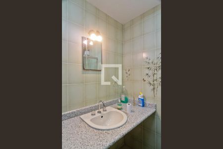 Casa à venda com 441m², 4 quartos e 8 vagasÁrea de Serviço - banheiro