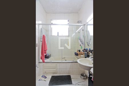 Casa à venda com 441m², 4 quartos e 8 vagasBanheiro da Suíte 2