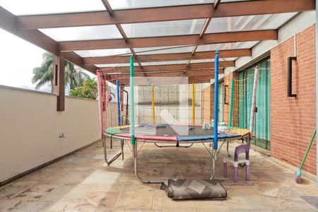 Casa à venda com 441m², 4 quartos e 8 vagasÁrea externa