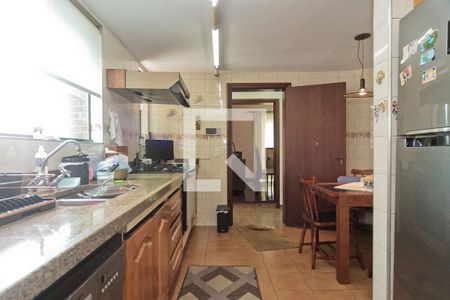 Casa à venda com 441m², 4 quartos e 8 vagasCozinha