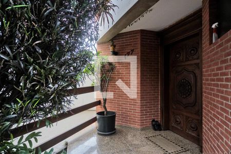 Casa à venda com 441m², 4 quartos e 8 vagas Casa à venda com 441m², 4 quartos e 8 vagasÁrea externa