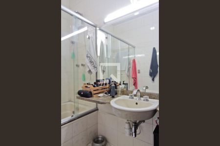 Casa à venda com 441m², 4 quartos e 8 vagasBanheiro da Suíte 2