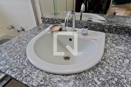 Casa à venda com 441m², 4 quartos e 8 vagas Casa à venda com 441m², 4 quartos e 8 vagasBanheiro da Suíte 3