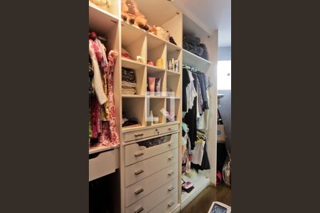 Casa à venda com 441m², 4 quartos e 8 vagasSuíte 3