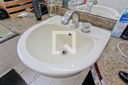 Casa à venda com 441m², 4 quartos e 8 vagasBanheiro da Suíte 2