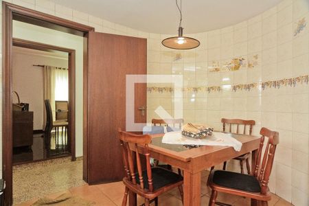 Casa à venda com 441m², 4 quartos e 8 vagas Casa à venda com 441m², 4 quartos e 8 vagasCozinha