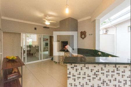 Casa de condomínio à venda com 230m², 3 quartos e 5 vagasEspaço Gourmet