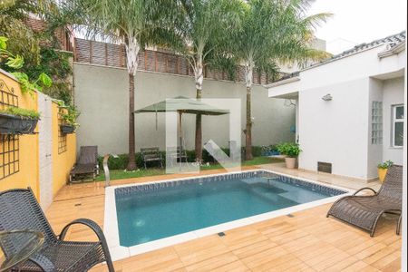 Casa de condomínio à venda com 230m², 3 quartos e 5 vagasPiscina