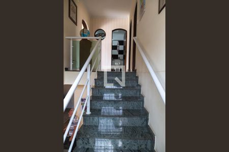 Casa para alugar com 298m², 3 quartos e 3 vagasEscada