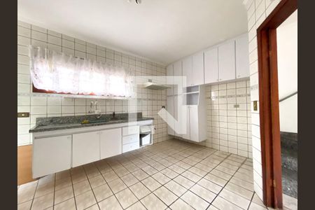 Cozinha de casa para alugar com 3 quartos, 150m² em Vila Sonia, São Paulo